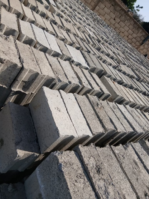 Briques pleins 15×20×40